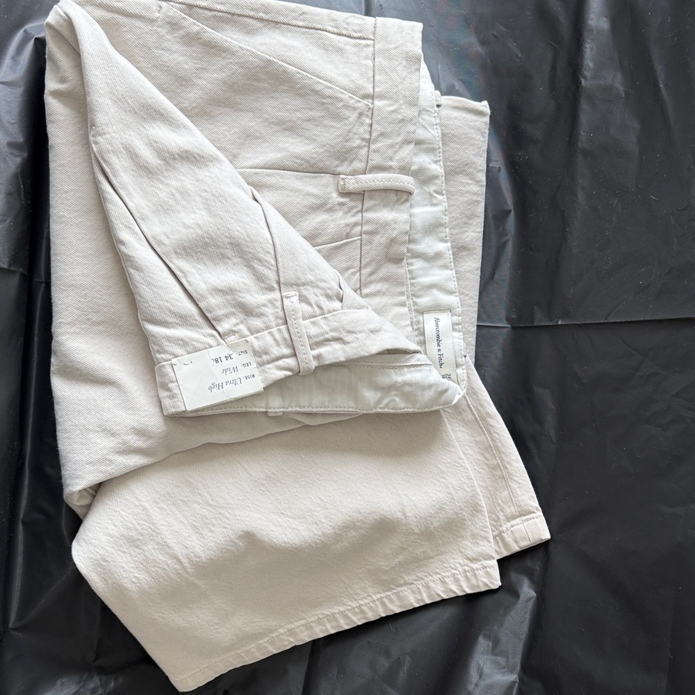 Abercrombie & Fitch Men's Light Tan Chinos